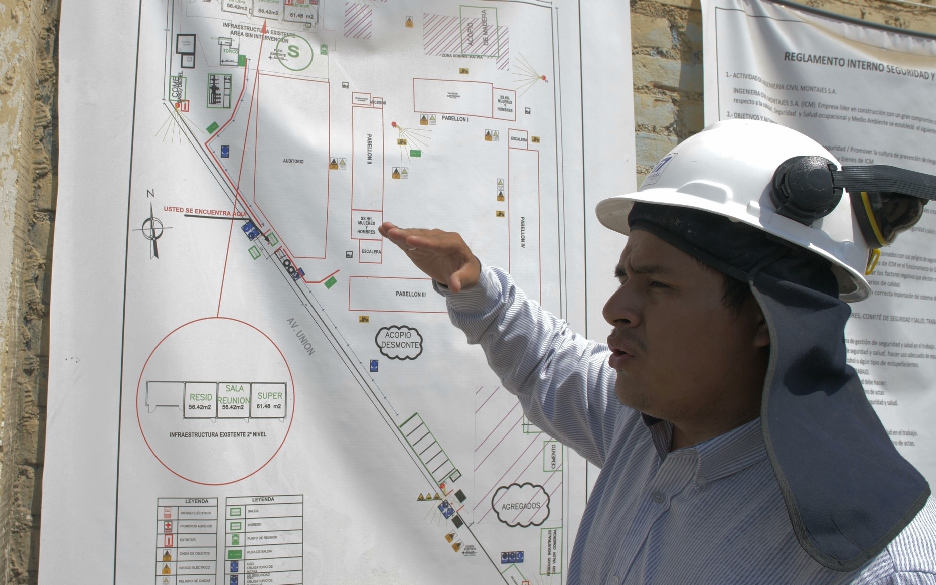 A man explains a construction plan. 