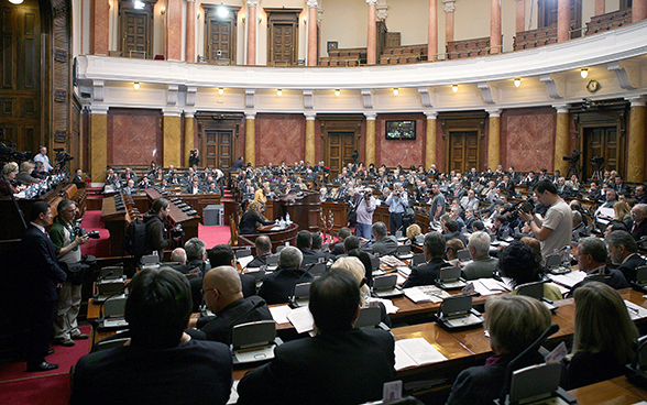 Das Parlament tagt in der Nationalversammlung von Serbien. ©Keystone